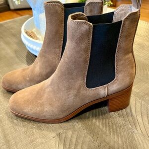 Steve Madden Cognac Suede boots